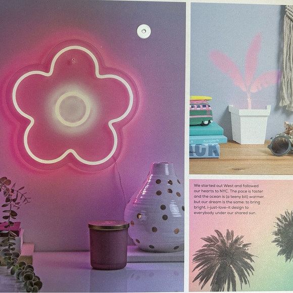 🎉Host Pick🎉New West & Arrow Pink & White Neon Light Up Daisy Sign🌸✨🌸 - Picture 3 of 5